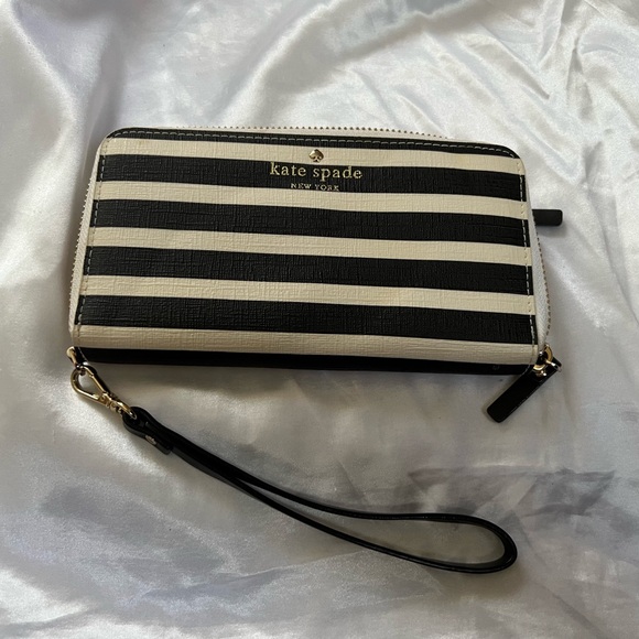 kate spade Handbags - Kate Spade Black and Cream Storybook Wallet